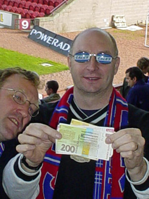 Mantis puts 600 euros on Caley to win the league..._edited