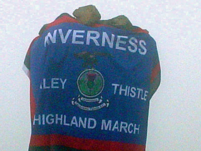 The Highland March flag flying at the top of Dumyat (2)_edited